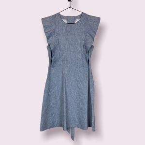 A loves a linen dress